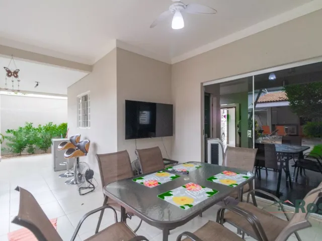 Imagem 13: Sobrado à Venda, com 3 Quarto(s) sendo 2 suítes, no Bairro Santa Rosa, próximo ao