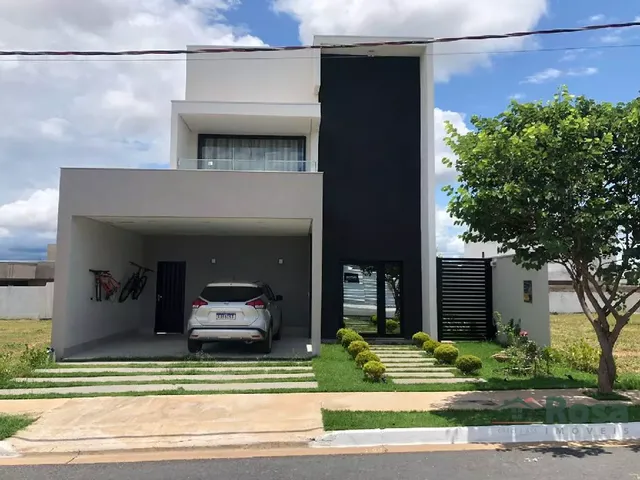 Imagem: A casa possui 4 Dormitórios, 3 Suítes, 1 Banheiro, 2