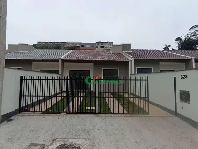 Imagem: A casa possui 2 Dormitórios, 1 Suíte, 1 Banheiro, 2 Vagas