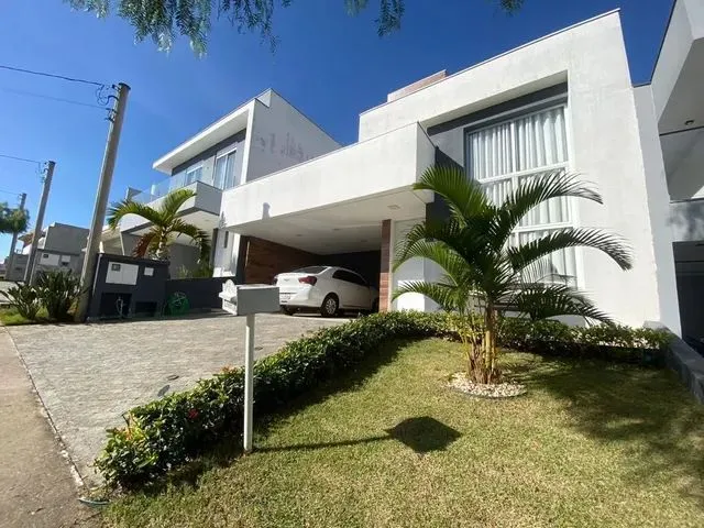 Imagem: A casa em condomínio possui 3 Dormitórios, 3 Banheiros, 2