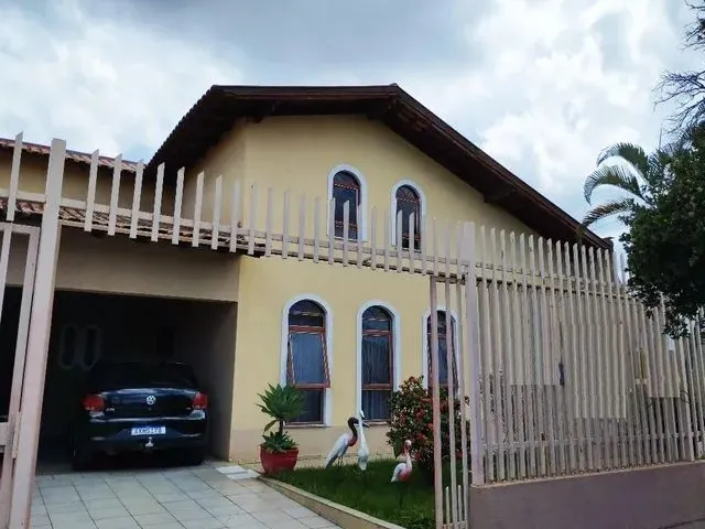 Imagem: Sobrado com 5 Dormitórios À Venda, 266