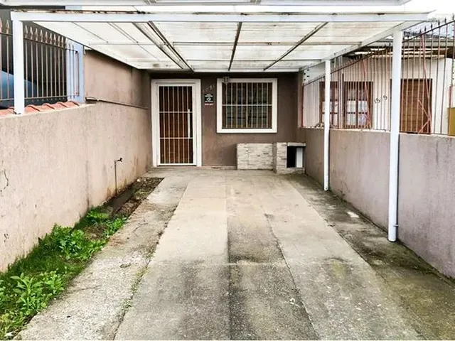 Imagem: Casa de 03 Dormitórios e 02 Vagas no Porto