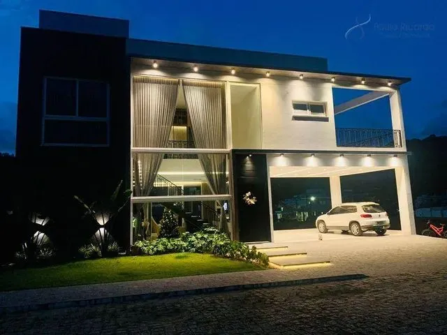 Imagem: Casa com 4 Suítes Sendo 1 Master À Venda
