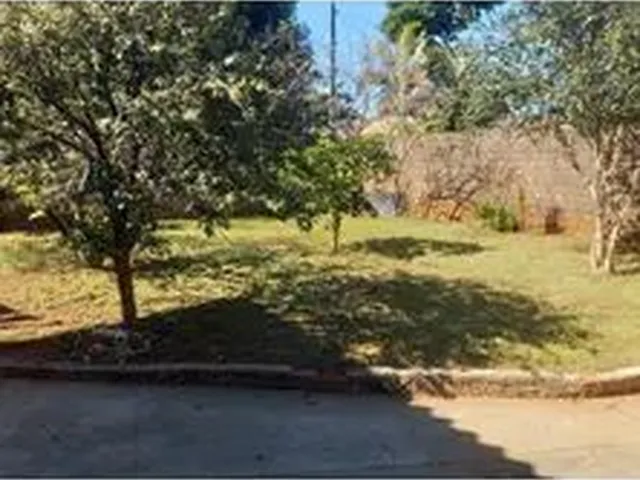 Imagem: Vendo Casa com Dois Terrenos em Foz do Iguaçu