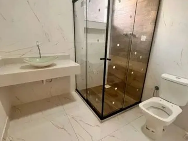 Imagem: A casa possui 3 Dormitórios, 1 Suíte, 3 Banheiros, 2