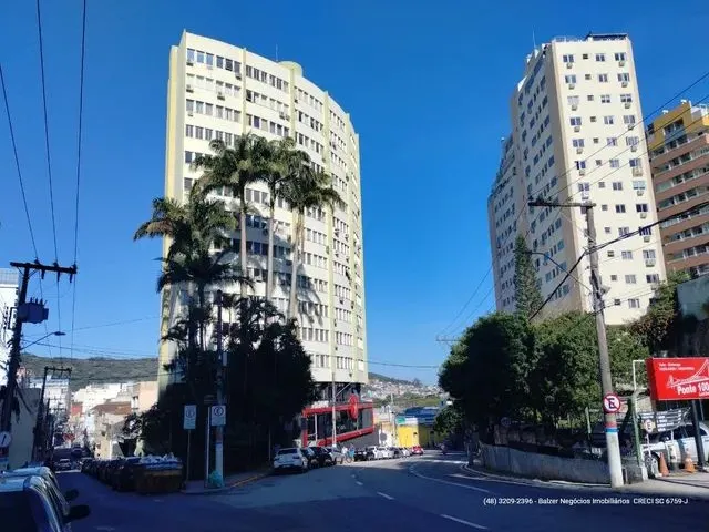 Imagem 3: Apartamento para Venda com 62 Metros Quadrados com 2 Quartos em Centro - Florianópolis