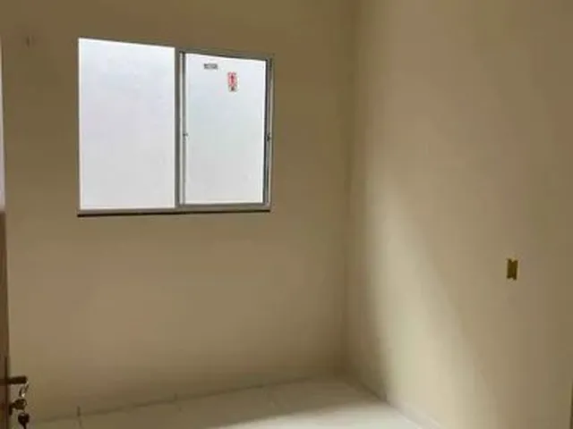 Imagem: A casa possui 3 Dormitórios, 2 Banheiros, 2 Vagas na