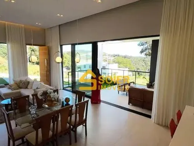 Imagem: Casa com 4 Dormitórios À Venda, 260 M²