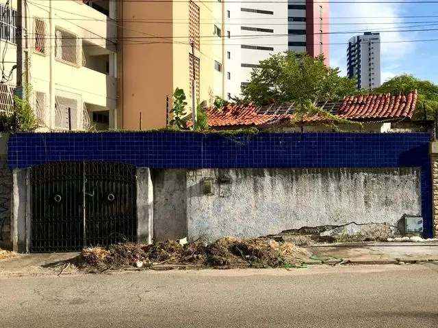 Imagem: A casa possui 5 Dormitórios, 4 Banheiros, 300m² de Área