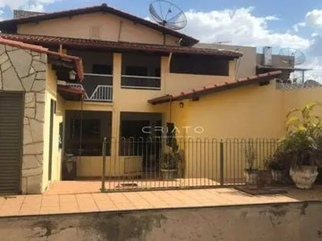 Imagem: Casa com 4 Dormitórios À Venda, 318 M²