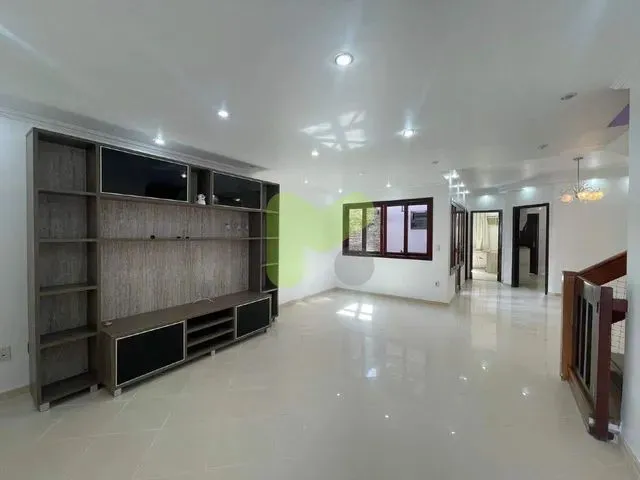 Imagem: Casa para Aluguel, 4 Quartos, 1 Suíte