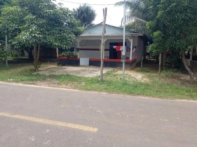 Imagem: A casa possui 3 Dormitórios, 2 Banheiros e está