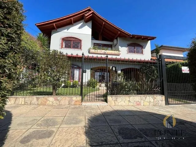 Imagem: A casa possui 5 Dormitórios, 3 Suítes, 2 Banheiros, 3