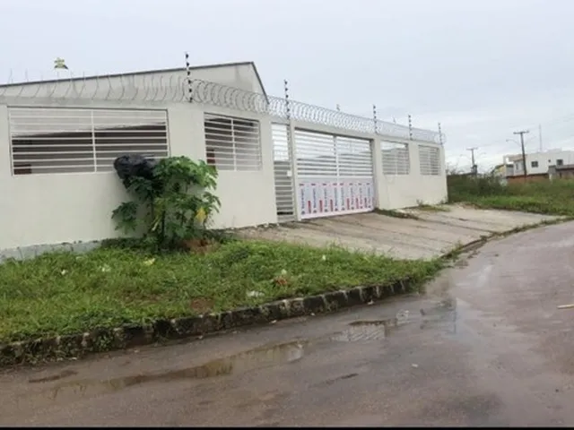 Imagem: O apartamento possui 2 Dormitórios, 1 Banheiro, 5 Vagas na