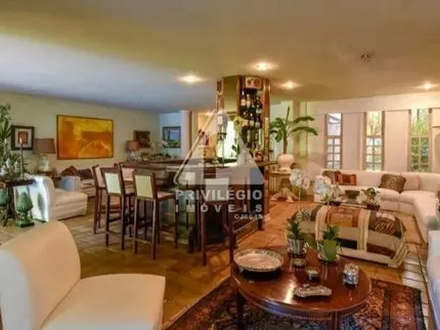 Imagem: Excelente Casa com 700 M² em Rua Nobre