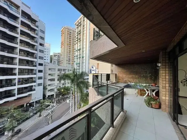 Imagem: Apartamento com 4 Dormitórios À Venda