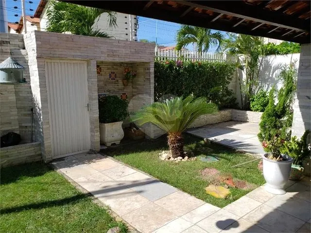 Imagem 3: Casa Triplex Bem Localizada , com Lazer e Bem Próximo a Faculdade Fanor