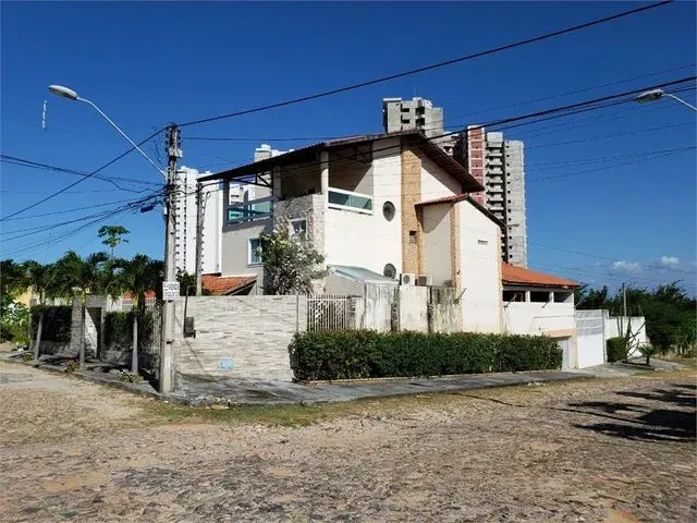 Imagem 9: Casa Triplex Bem Localizada , com Lazer e Bem Próximo a Faculdade Fanor