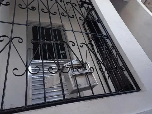 Imagem 1: 2/4 no Final de Linha Capelinha de São Caetano, com Varanda, 1 Andar Vista P Suburbana