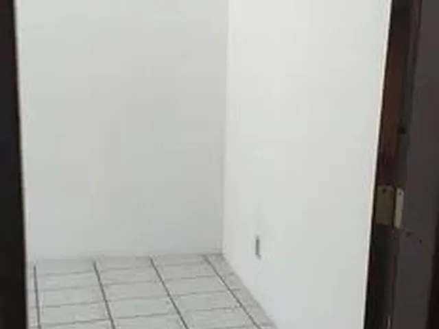 Imagem 14: 2/4 no Final de Linha Capelinha de São Caetano, com Varanda, 1 Andar Vista P Suburbana