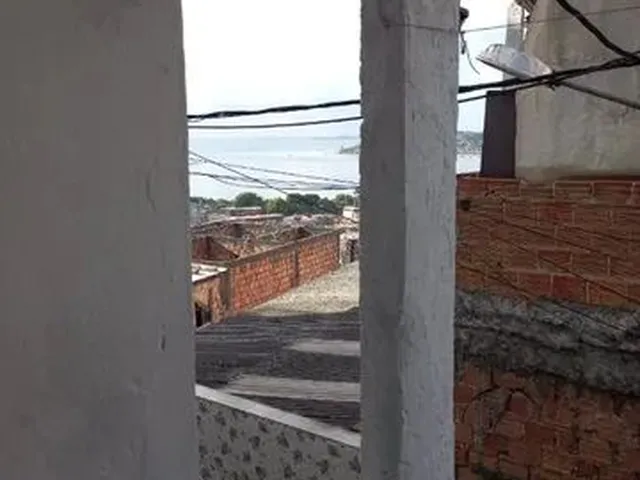 Imagem 10: 2/4 no Final de Linha Capelinha de São Caetano, com Varanda, 1 Andar Vista P Suburbana