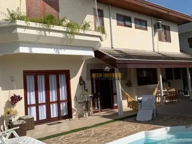 Imagem: A casa em condomínio possui 3 Dormitórios, 3 Banheiros, 3