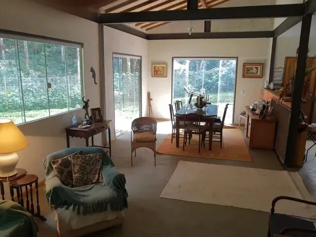 Imagem 12: Casa para Aluguel Possui 200 Metros Quadrados com 3 Quartos em Araras - Petrópolis - Rj