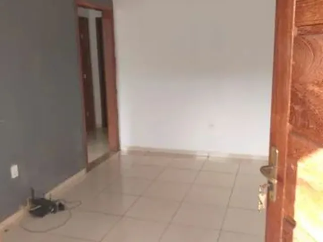 Imagem 4: Apartamento com Sala, 2 Quartos, Cozinha, Área de Serviço, 1 Banheiro e Garagem