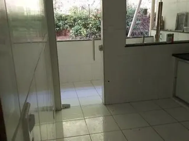 Imagem 2: Apartamento com Sala, 2 Quartos, Cozinha, Área de Serviço, 1 Banheiro e Garagem