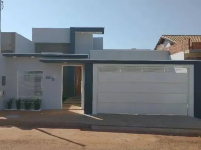 Imagem: A casa possui 3 Dormitórios, 3 Banheiros, 1 Vaga na garagem
