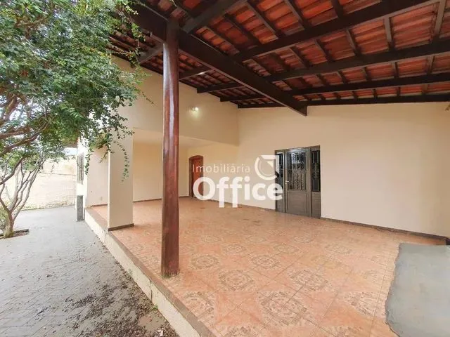 Imagem: Casa com 3 Dormitórios À Venda, 387 M²