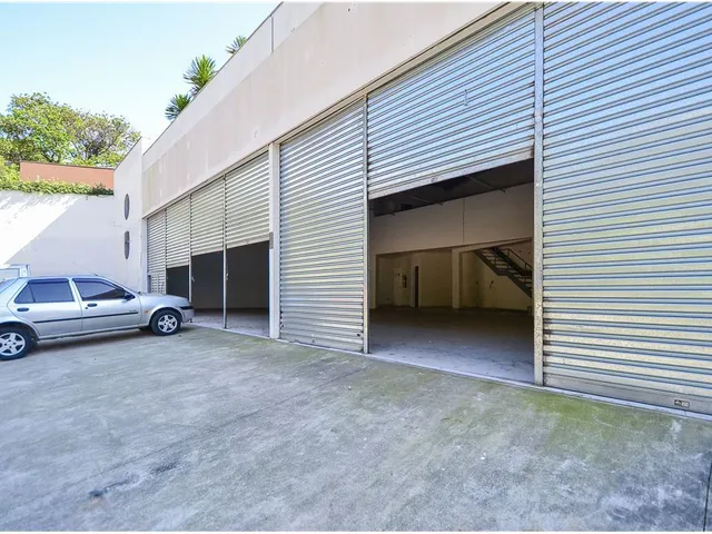 Imagem: A sala comercial possui 6 Vagas na garagem, 274m² de Área