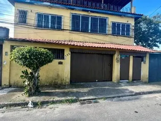 Imagem: A casa possui 4 Dormitórios, 2 Suítes, 3 Banheiros, 1