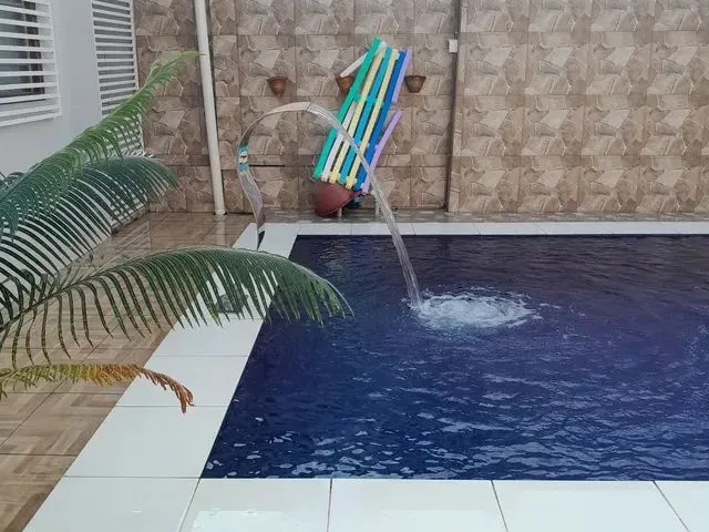 Imagem: A casa possui 2 Dormitórios, 2 Banheiros, 3 Vagas na