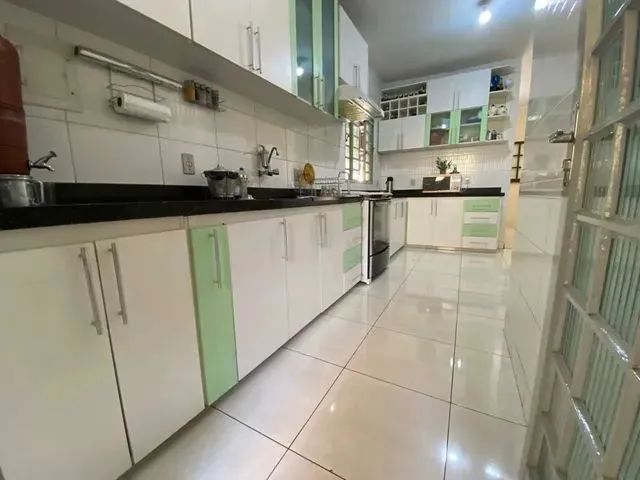 Imagem: Um Lote com Duas Casas a Venda