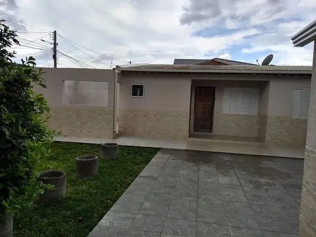 Imagem: A casa possui 2 Dormitórios, 1 Banheiro, 4 Vagas na