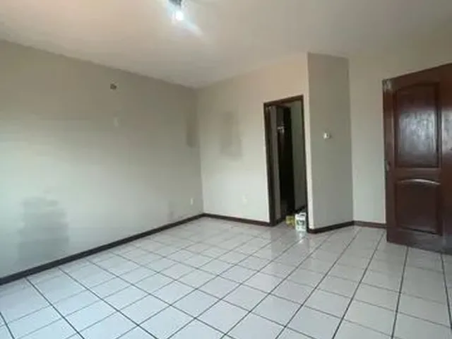 Imagem 4: Casa Duplex no Bequimão com 5 Quartos - Nascente