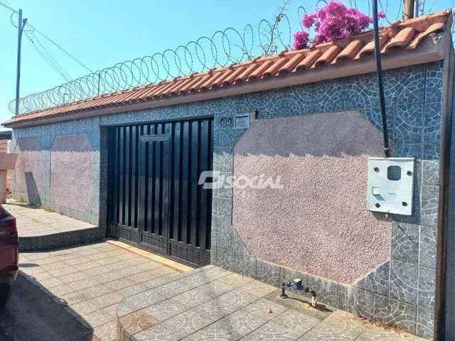 Imagem: Ótima Casa com Edícula Disponível para