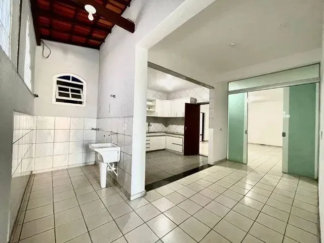 Imagem 7: Casa para Aluguel, 4 Quartos, 2 Suítes, 4 Vagas, Castelo - Belo Horizonte/Mg