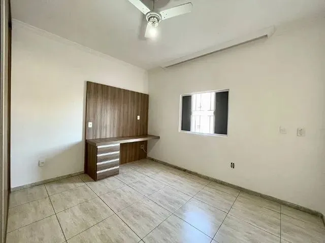 Imagem 9: Casa para Aluguel, 4 Quartos, 2 Suítes, 4 Vagas, Castelo - Belo Horizonte/Mg