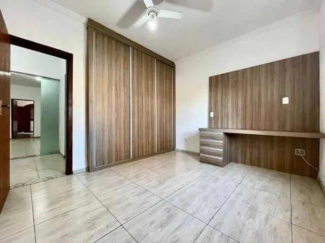 Imagem 12: Casa para Aluguel, 4 Quartos, 2 Suítes, 4 Vagas, Castelo - Belo Horizonte/Mg