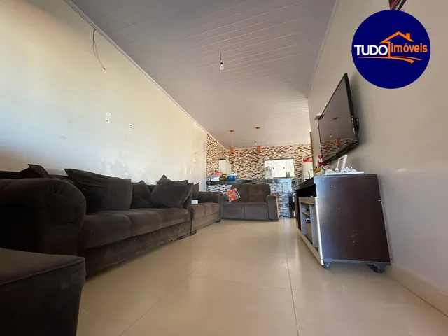 Imagem: Casa Simples de 3 Quartos, Suíte, Piso