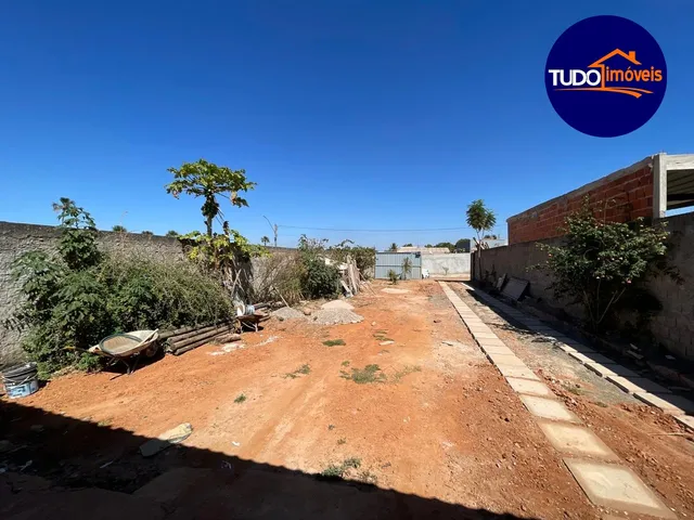Imagem 2: Casa Simples de 3 Quartos, Suíte, Piso em Porcelanato, no Forro Pvc, em Condomínio
