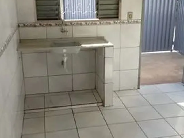 Imagem 1: Alugo Casa de 2 Quartos Demais Dependencias no Mont Serrat. Prox. Supermercado Solução