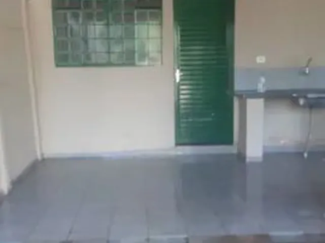 Imagem: A casa possui 1 Dormitório, 1 Banheiro, 2 Vagas na