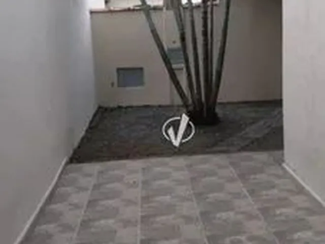 Imagem: A casa possui 2 Dormitórios, 1 Suíte, 2 Banheiros, 1 Vaga