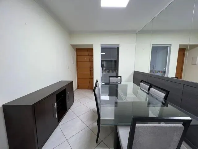 Imagem: O apartamento possui 2 Dormitórios, 1 Suíte, 1 Banheiro,