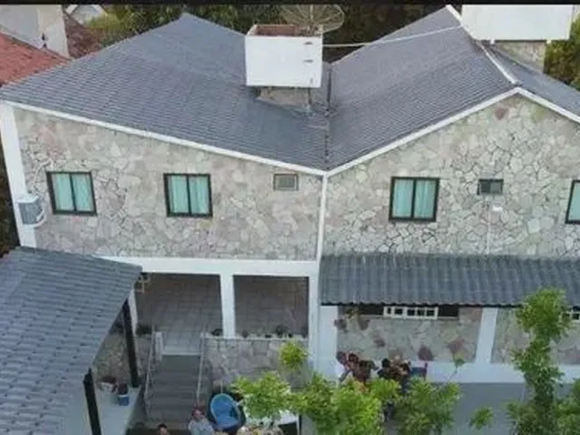 Imagem: A casa em condomínio possui 5 Dormitórios, 2 Suítes, 5