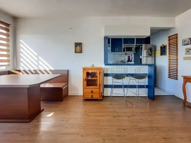 Imagem: O apartamento possui 2 Dormitórios, 1 Banheiro, 1 Vaga na