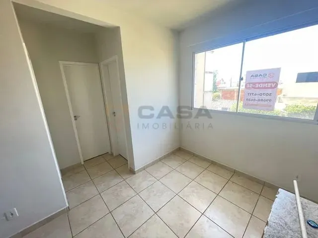 Imagem: Apartamento 2 Quartos, Andar Baixo no Condomínio
